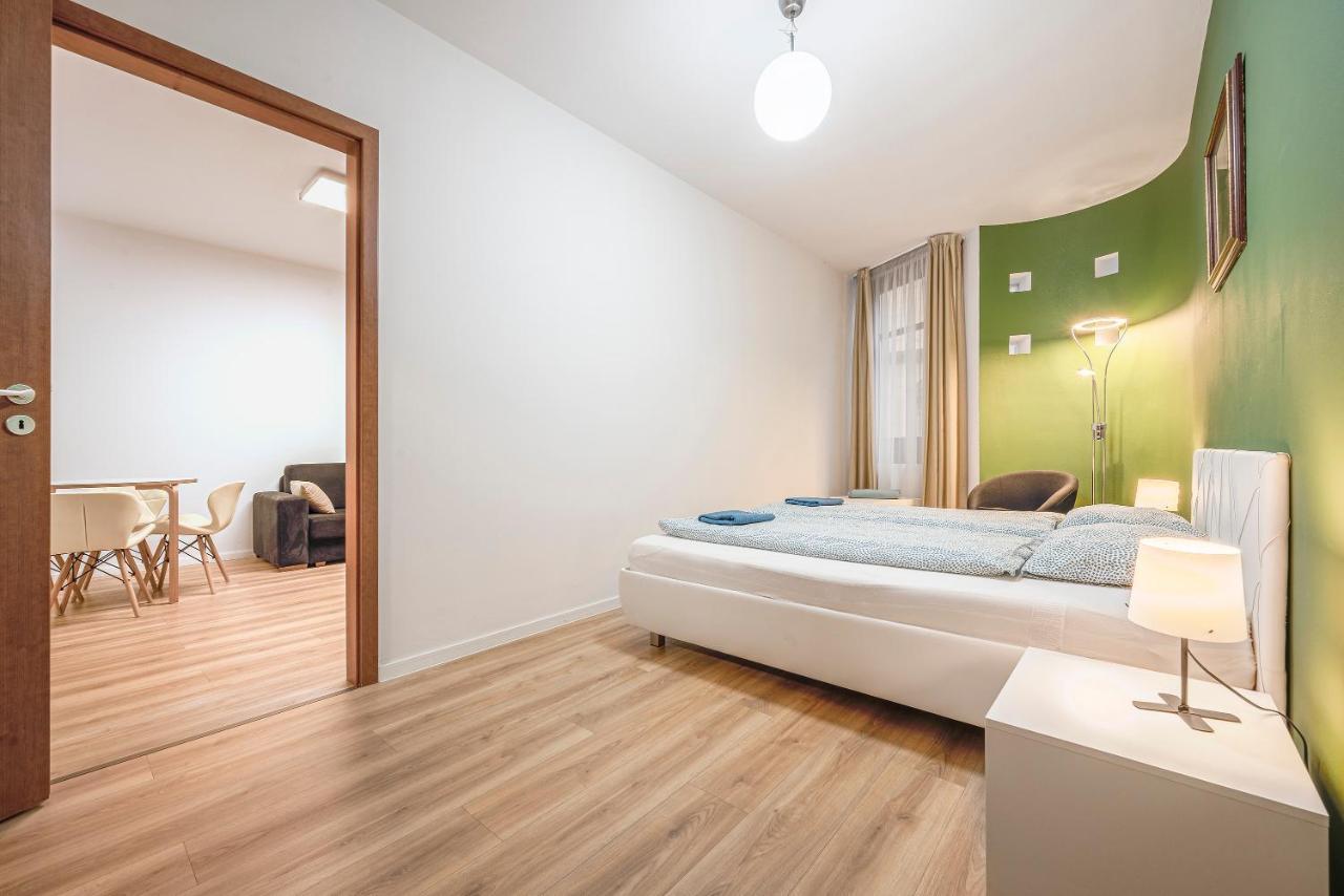 Modern Apartment With Garage Budapest Exterior photo
