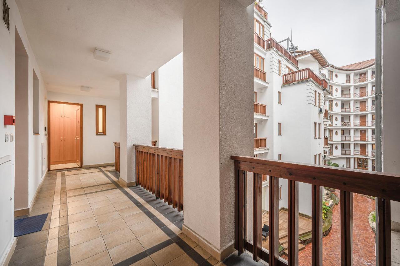 Modern Apartment With Garage Budapest Exterior photo